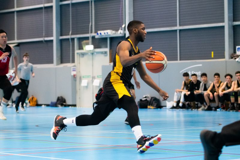 的激烈竞争 的激烈竞争